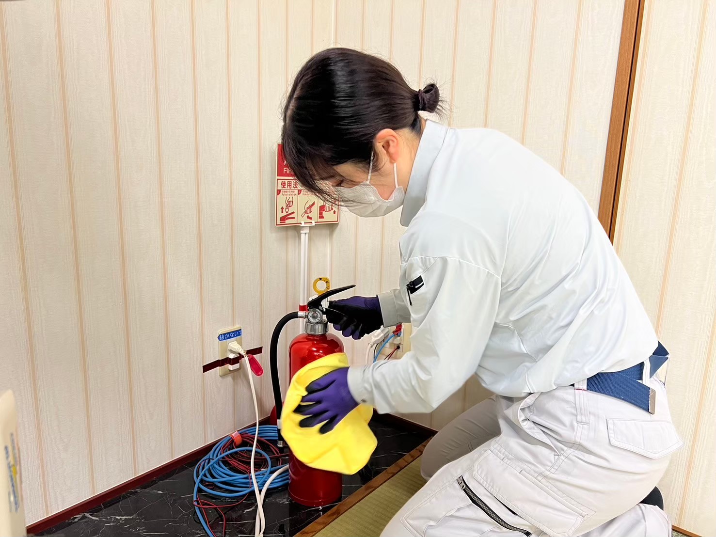 女性スタッフによる点検
